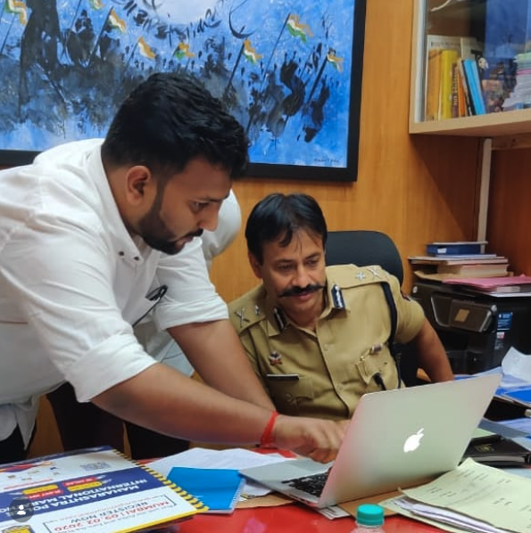 Mahesh Mulik presenting a digital campaign to Maharashtra Police